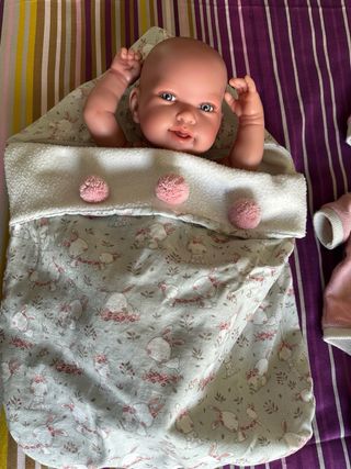 Muñeca Recién Nacida con Saco y Mordedor