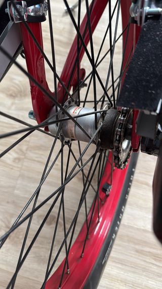 Bicicleta Eléctrica Felt Cruiser Roja red baron