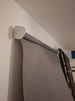 Persiana gris para ventana