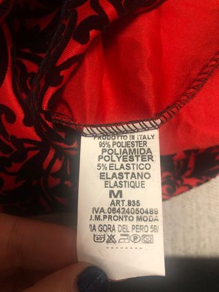 Vestido rojo italiano terciopelo negro