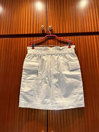 Falda tejana color crudo tejido grueso.