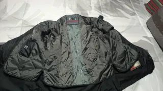 Chaqueta de moto negra y gris