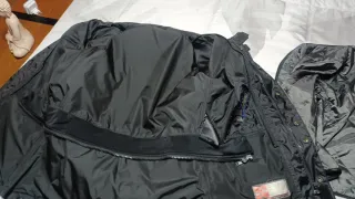 Chaqueta de moto negra y gris