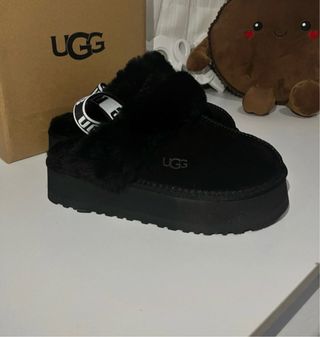 Botas UGG Negras Talla 39 (Tallan Pequeño)