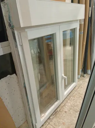 Ventana PVC abatible blanca