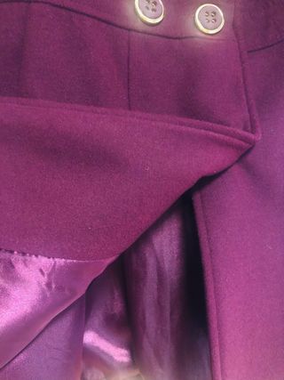 Abrigo color vino estilo militar