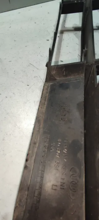 1148 REJILLA PARAGOLPES DELANTERO IZQUIERDO AUDI Q