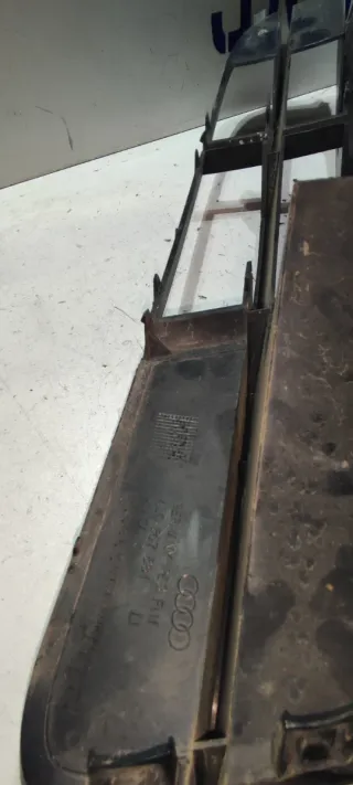 1148 REJILLA PARAGOLPES DELANTERO IZQUIERDO AUDI Q