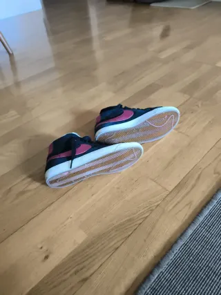 Zapatillas Nike Negras y granates,blazer vintage