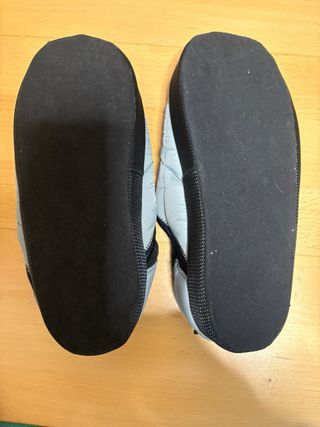 Zapatillas de casa grises acolchadas