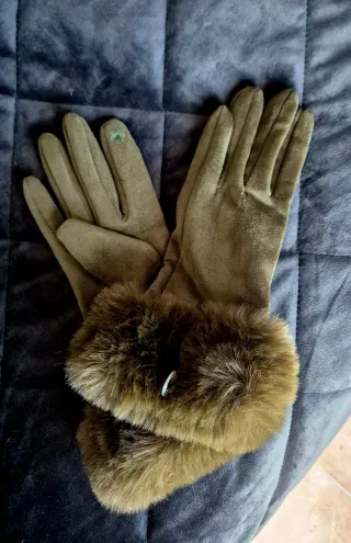 Guantes caqui mujer con detalle floral