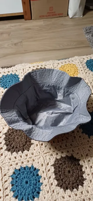 Gorro reversible gris y multicolor