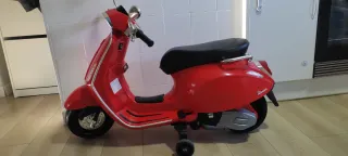 Vespa Eléctrica 6V Niños Casi Nueva