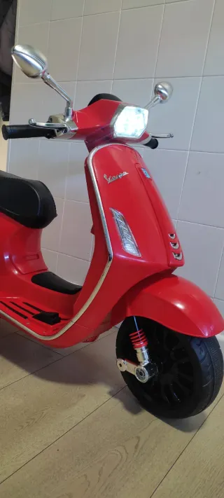 Vespa Eléctrica 6V Niños Casi Nueva