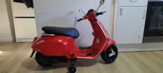 Vespa Eléctrica 6V Niños Casi Nueva