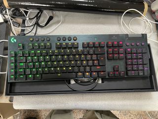 Teclado Logitech G915 Tactile RGB (solo con cable)