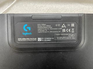 Teclado Logitech G915 Tactile RGB (solo con cable)