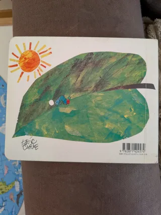 La chenille qui fait des trous