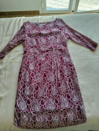 Vestido de encaje burdeos y plateado
