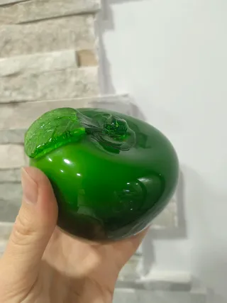 Figura de cristal verde