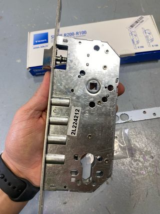 Fechadura Tesa Assa Abloy R200-R100