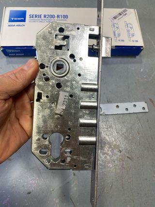 Fechadura Tesa Assa Abloy R200-R100