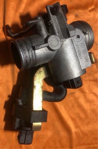 Cuerpo Mariposa Peugeot Satelis 125