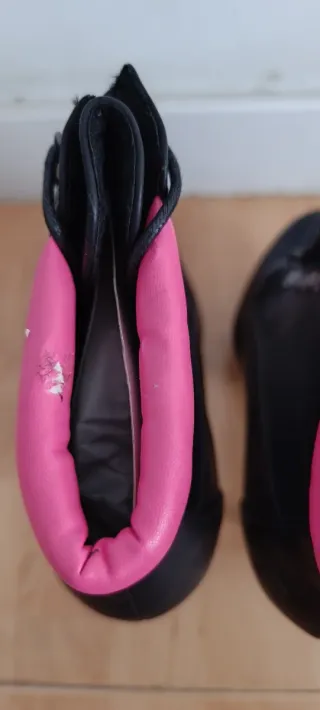 Botines Tacón Aguja Negro y Rosa con plataforma.