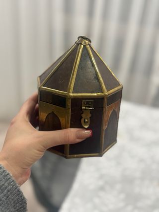 Caja de madera estilo antiguo