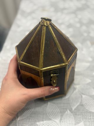 Caja de madera estilo antiguo