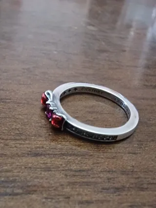 Anillo Pandora Lazo Rojo