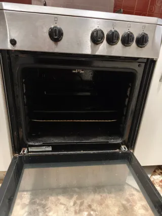 Cocina de gas Beko con horno