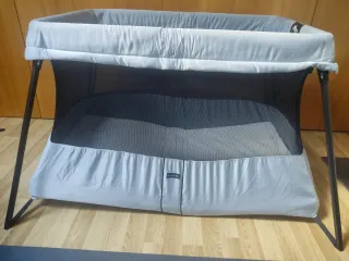 Cuna de viaje BabyBjörn + funda nórdica