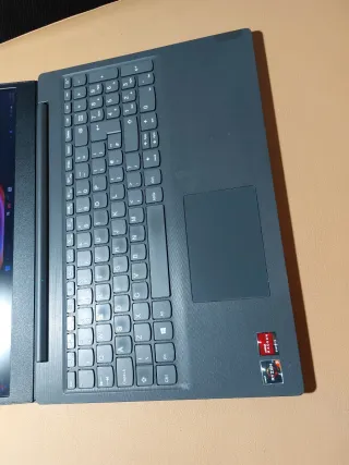 Lenovo Ryzen SSD Año2023