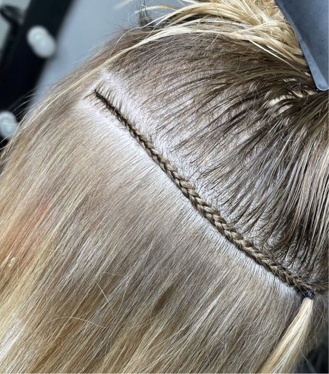 experta en extensiones , mechas,  color, cortes...