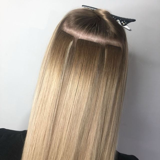 experta en extensiones , mechas,  color, cortes...