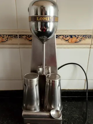 Batidora Lomy con accesorios