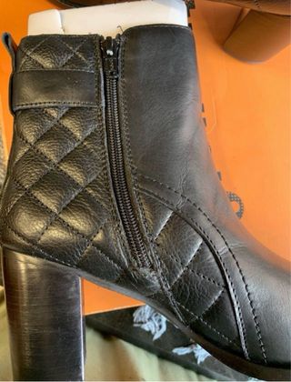 Botines negros de tacón