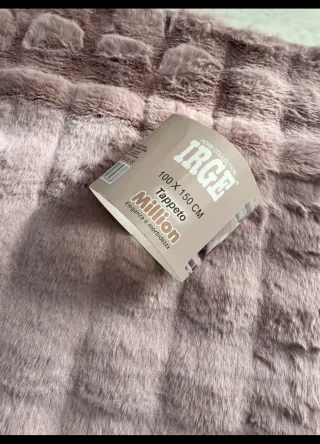 Tappeto rosa in poliestere