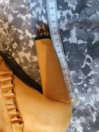 Botines de tacón con volantes