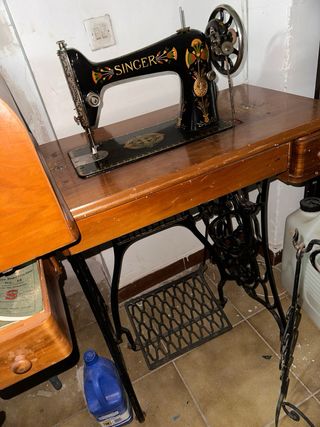 Máquina de coser SINGER Antigua Lotus