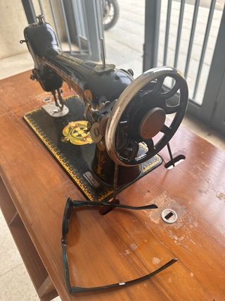 Máquina de coser SINGER Antigua Lotus
