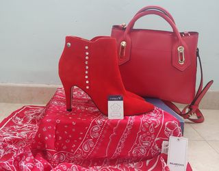 Botines rojos de ante con pedrería