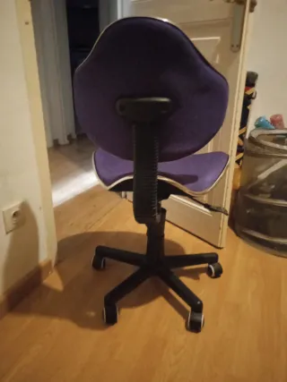 Silla de escritorio ergonómica morada