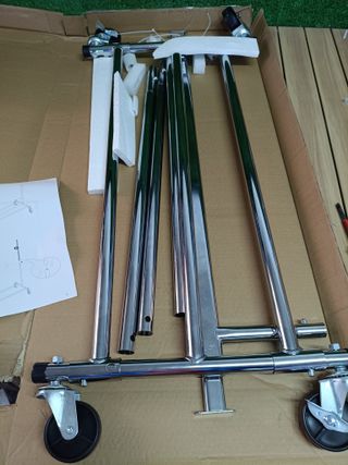 SONGMICS Burro Ropa con Ruedas, Perchero Burro Extensible con Carga Pesada, Capacidad de Carga Máx. de 100 kg, 45 x (92-132) x 161,5 cm, Fácil de Montar, Portátil, Plata HSR13S