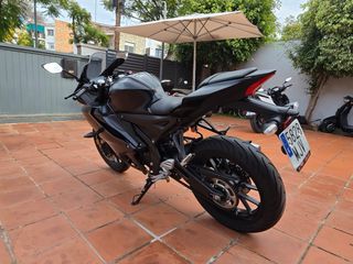 Yamaha R125 2023 Negra – 2.800 km –