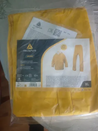 Mochila y chubasquero impermeable