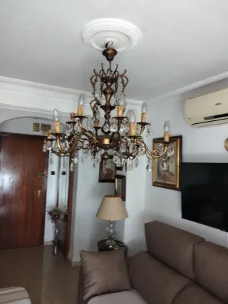 Lámpara de bronce antigua con cristales