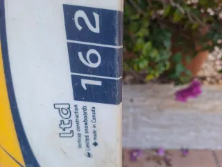 Snowboard Limited Old School con fijaciones