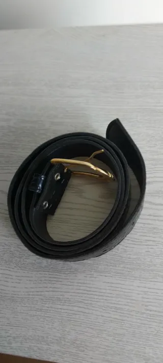 Cinturón negro piel efecto cocodrilo